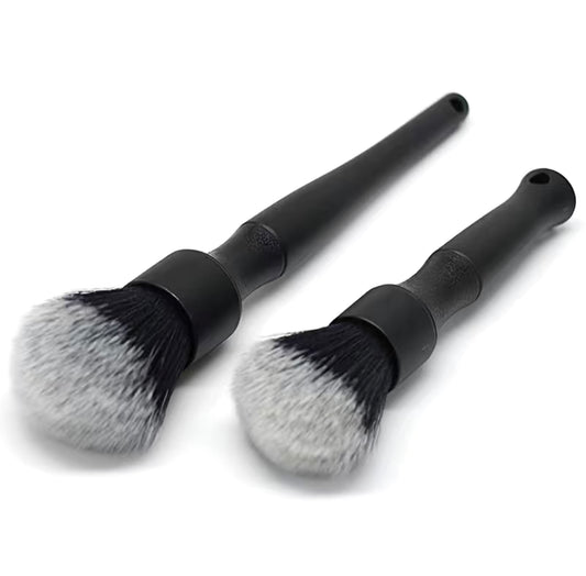 Twin pack of feather tip brushes